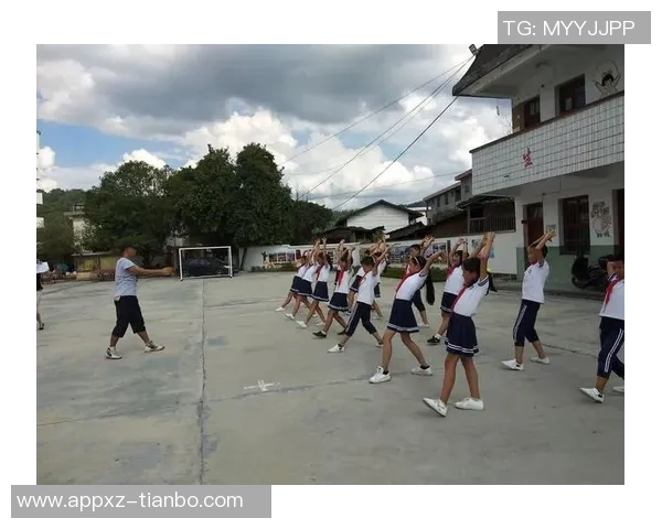 帕金斯盛赞文班拒绝标签化展现完美自我风采